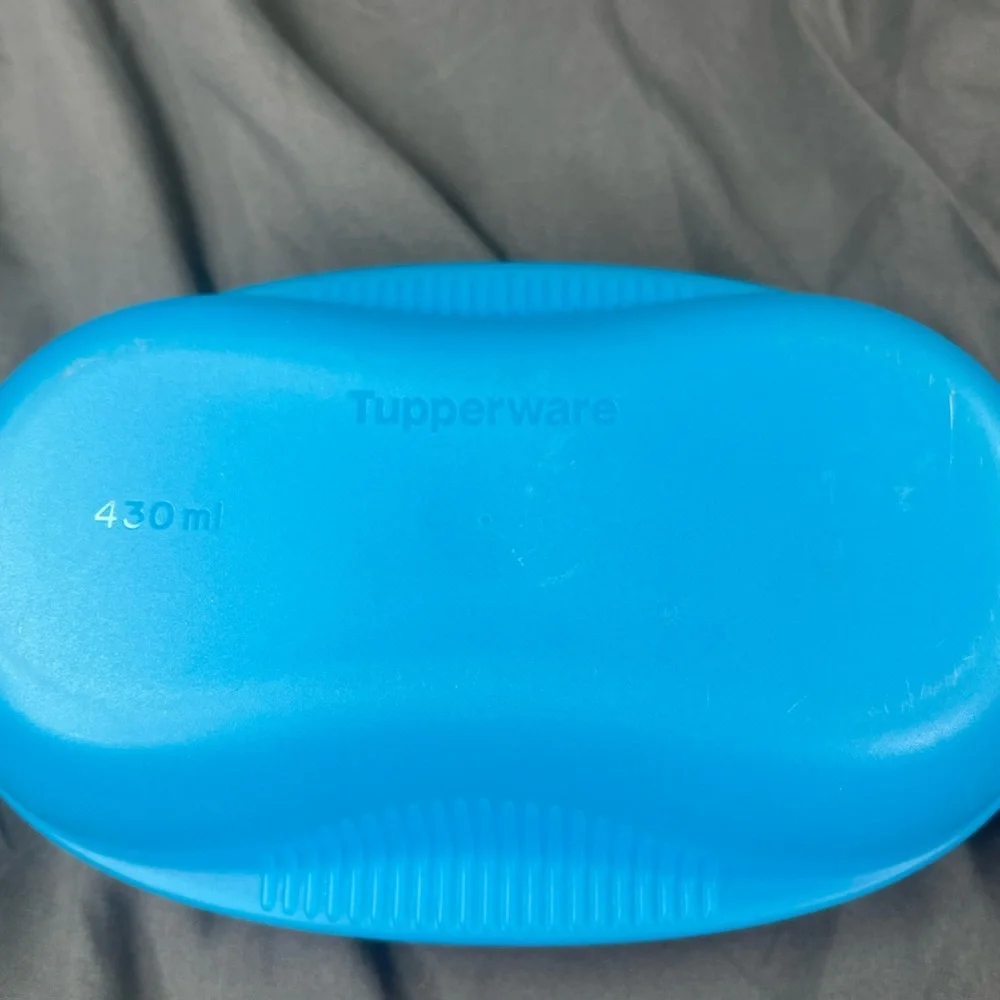 Tupperware Aqua Blue, 2 part Omelet maker 6996A-4